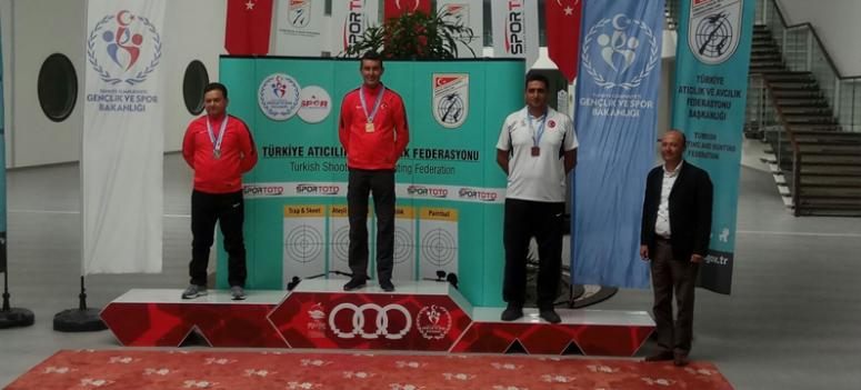 Vanlı Bayrak Türkiye birincisi oldu