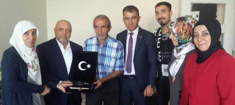 Hak-İş Konfederasyonu Genel Başkanı Arslan, şehit ailelerini ziyaret etti