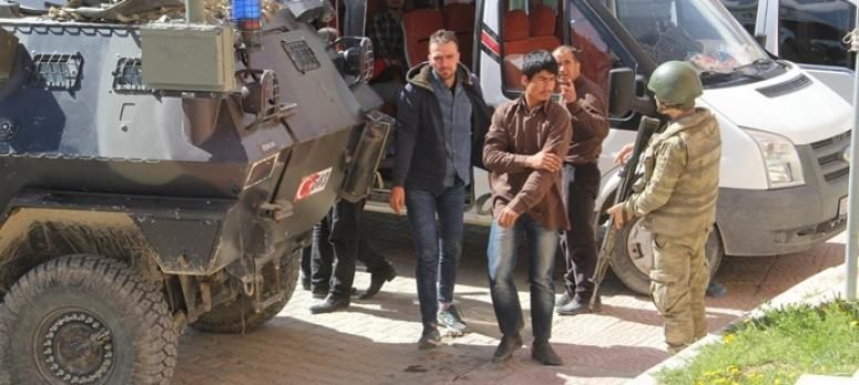  Kaçak şahıslara Mehmetçik şefkati