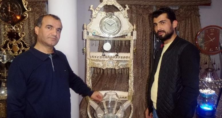 Vanlı kardeşler evlerini sanat galerisine çevirdi