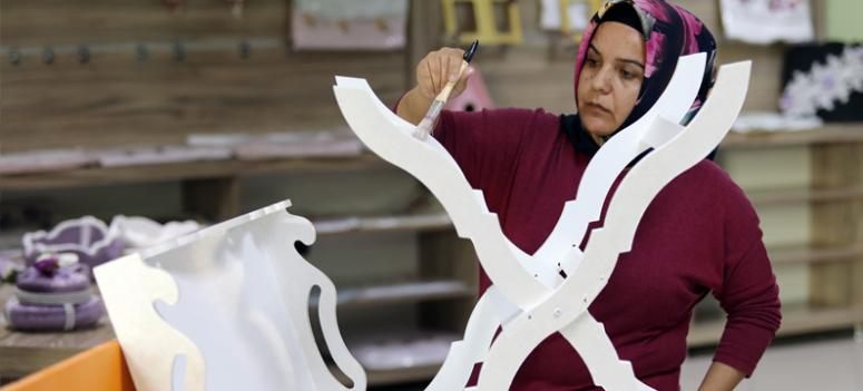 Van Büyükşehir Belediyesinden kadınlara el sanatı desteği