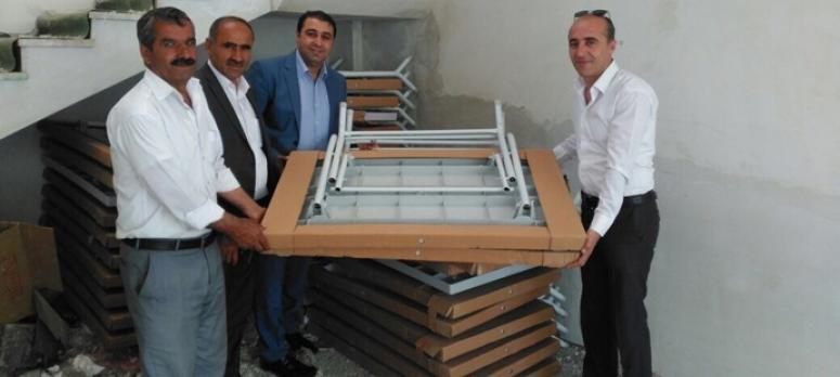 AK Parti Bahçesaray ilçe başkanlığından taziye evlerine masa ve sandalye yardımı