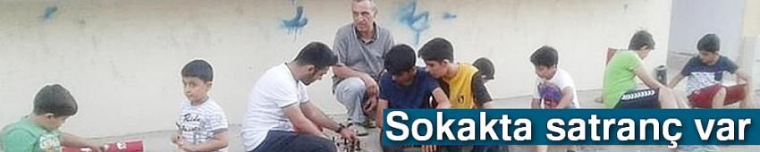 Sokakta satranç var