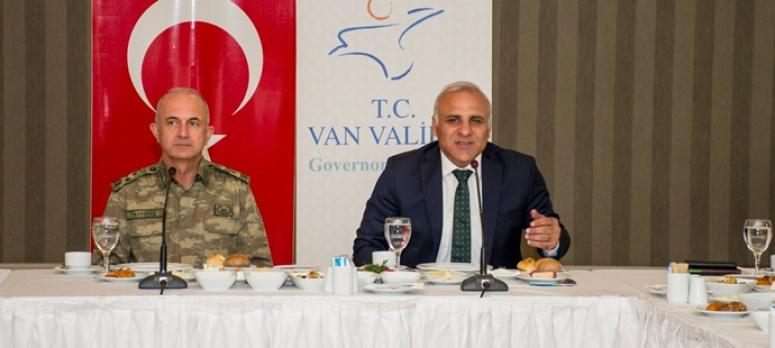 Vali Zorluoğlu, kanaat önderleriyle bir araya geldi