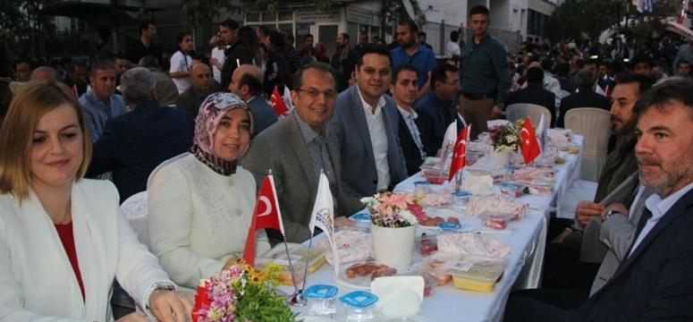 Vali Taşyapan binlerle iftar açtı