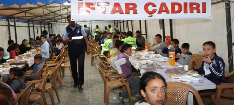  Özalp Belediyesinden iftar çadırı