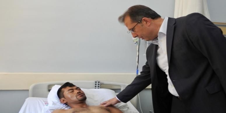 Van Valisi Taşyapan yaralı askerleri ziyaret etti