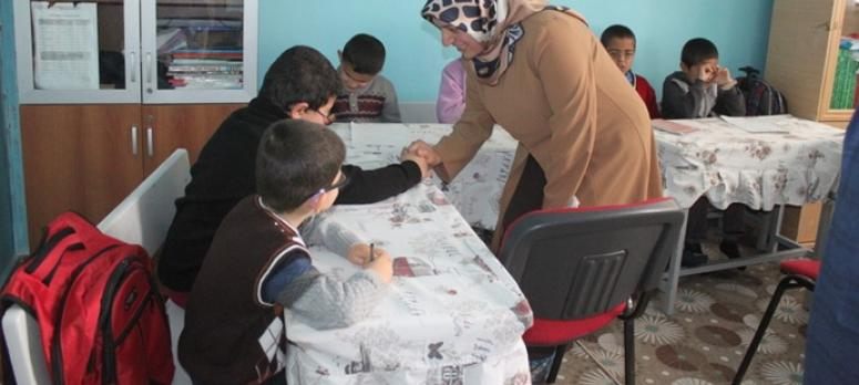 Özel eğitim sınıfları ve evde eğitim alan öğrencilere ziyaret