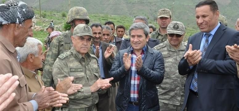 Korgeneral Çetin sınır kapısında