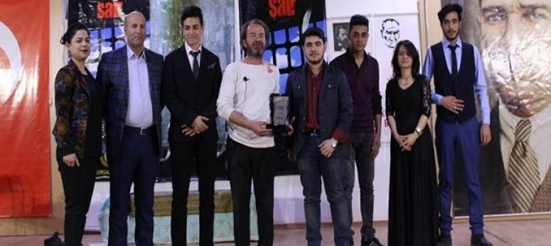 Ünlü tiyatrocu Saim Engin Van