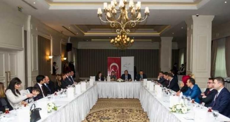 Taşyapan çiftinden mülki idare amirlerine veda yemeği
