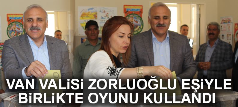 Van Valisi Zorluoğlu eşiyle birlikte oyunu kullandı