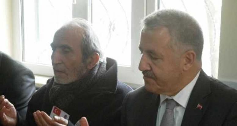 Van şehidini gözyaşlarıyla toprağa verdi