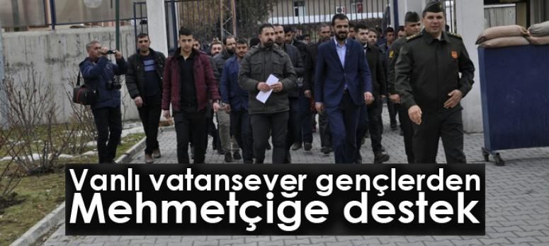 Vanlı vatansever gençlerden Mehmetçiğe destek