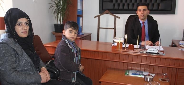 Çenesinde tümör olan çocuğa kaymakam sahip çıktı