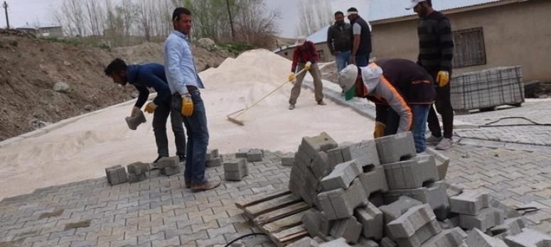 Özalp Belediyesinden yol yapım çalışması