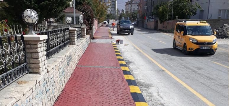 İpekyolu Belediyesinden renkli kaldırım çalışması