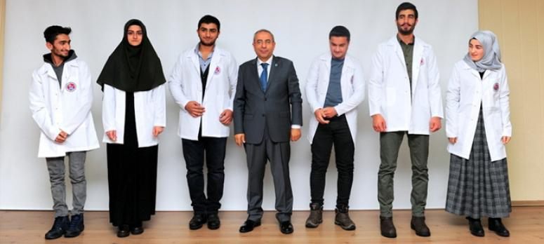 YYÜ Tıp Fakültesi öğrencileri önlüklerini giydiler